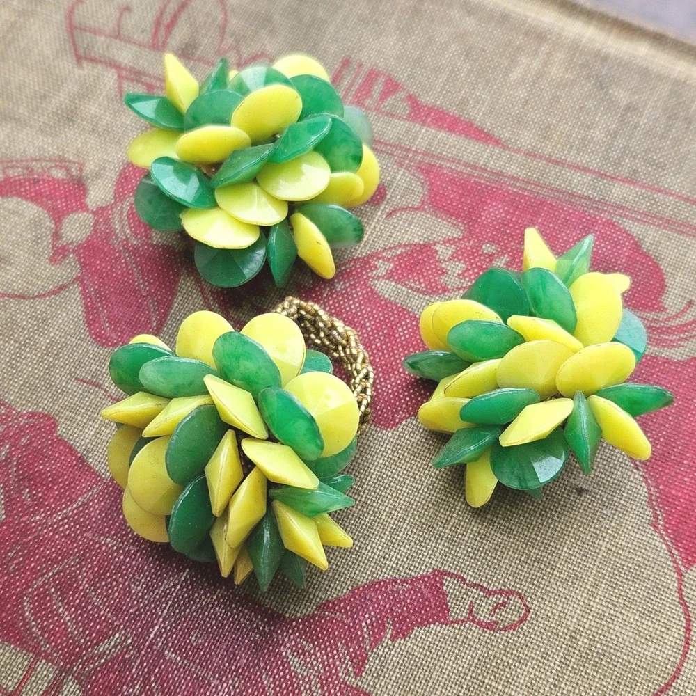 Vintage 70s Japan Green Yellow Plastic Petal Cluster Ring & Clip On Earrings Set